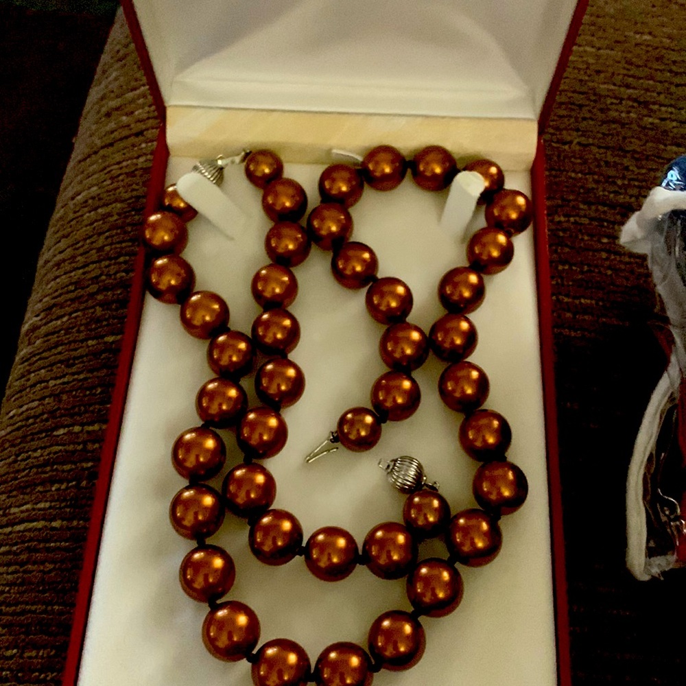 Chocolate pearls